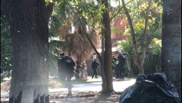 Un cadáver y toletes para torturar víctimas: enfrentamiento entre policía y Cártel Jalisco Nueva Generación (FOTOS)
