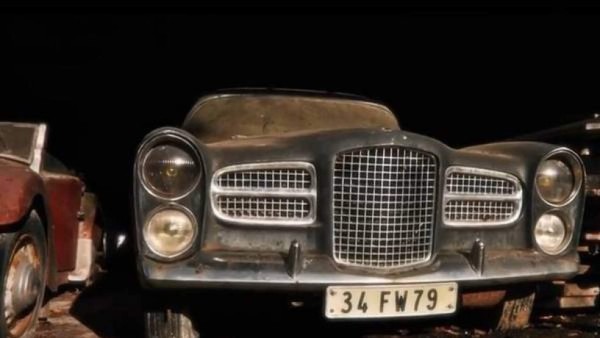 Encuentran en Francia colección multimillonaria de autos clásicos