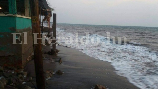 Honduras: Ante mareas y oleaje alto, Copeco declara alerta verde por 78 horas en Marcovia, Choluteca