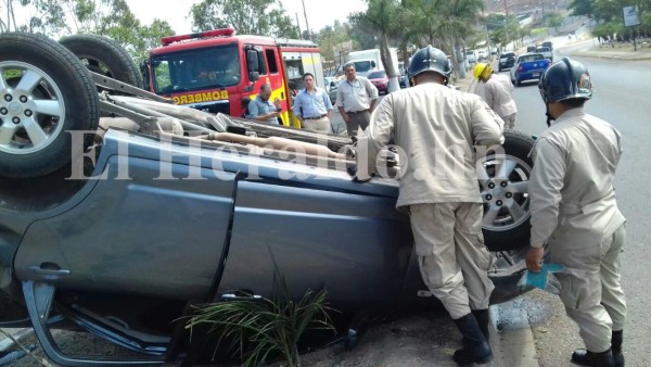 Accidente vehicular en el anillo periférico, a la altura de la Sula, sin heridos