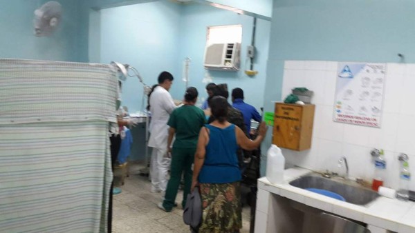 Hieren con machete a joven hondureño que se tatuó sus ojos