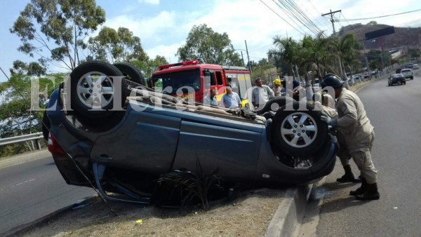 Accidente vehicular en el anillo periférico, a la altura de la Sula, sin heridos