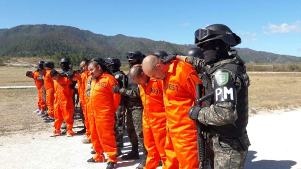 Juan Orlando Hernández sobre cárceles: 'Ahí habrá para gustos, los colores'