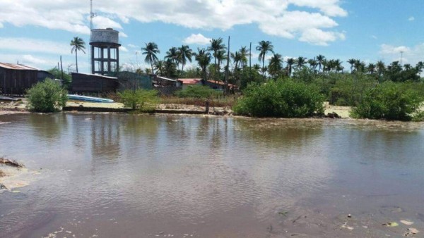 Copeco extiende alerta verde en costa del Pacífico por fuerte oleaje