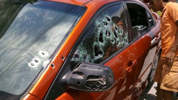 Acribillan a una persona dentro de vehículo en colonia Pizzati de La Ceiba