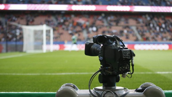 El presidente de la FIFA 'espera' el arbitraje con video para 2018