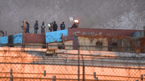 Un bar y lujosas celdas son hallados en penal mexicano donde 49 murieron en motín