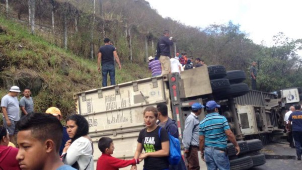 Suben a 24 los muertos del accidente en la salida al sur de la capital de Honduras