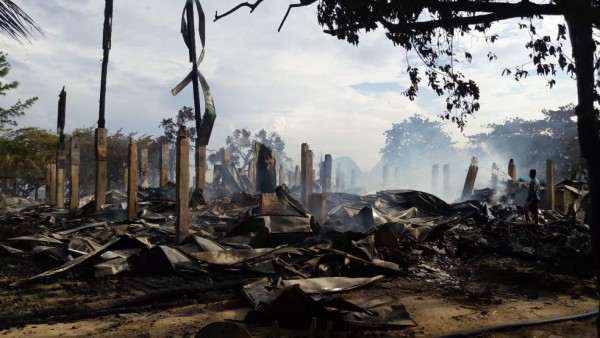 Las imágenes más impactantes del incendio en un centro turístico de Roatán