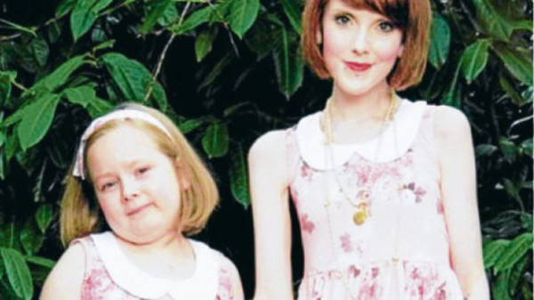 Madre anoréxica pesa menos que su hija de 7 años