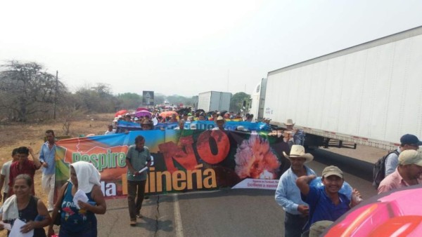 Comunidades protestan contra minería en Día Mundial de la Tierra