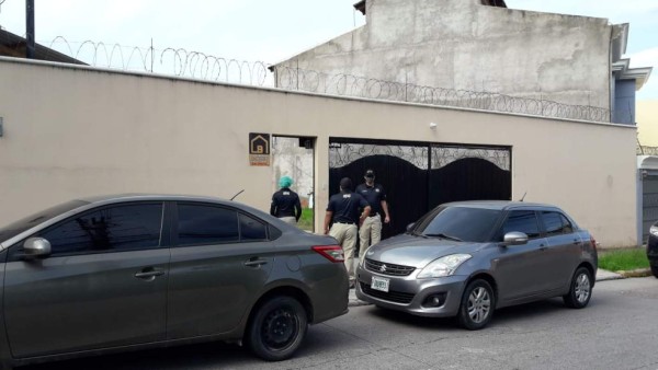 Cajas apiladas en una bodega: las fotos que no vio del allanamiento en casa de madre de Marco Bográn
