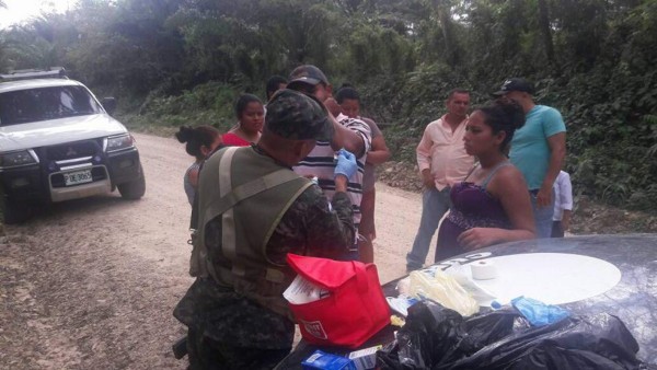 Seis personas resultan heridas tras volcamiento en Atlántida, en el norte de Honduras