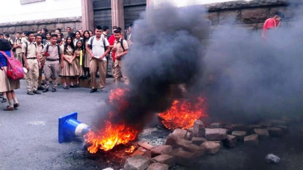 Alumnos del Intae en protesta por un edificio digno