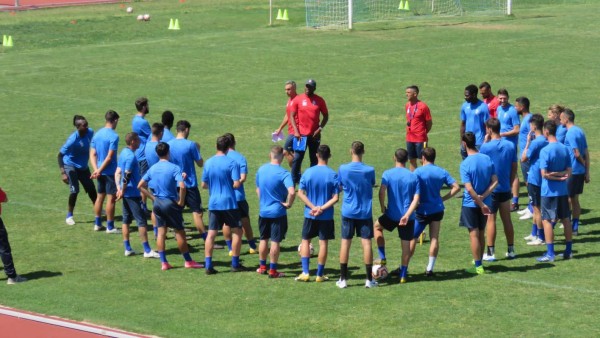 Así fue el primer entrenamiento de David Suazo con el Carbonia de Italia