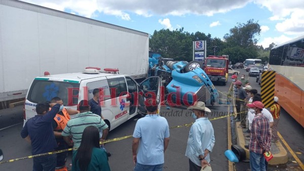 Luto y escombros: imágenes del trágico accidente de una rastra en Zambrano