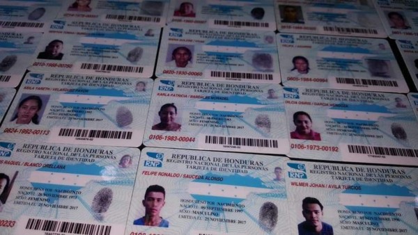Encuentran 89 tarjetas de identidad tiradas entre matorrales en Choluteca