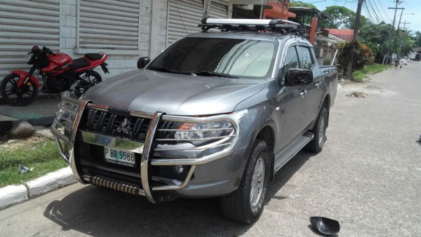 Dentro de su vehículo asesinan a hombre en barrio Potreritos de La Ceiba