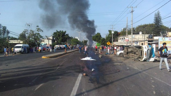 FOTOS: El impactante accidente de un camión en México tras fallarle los frenos; hay varios muertos
