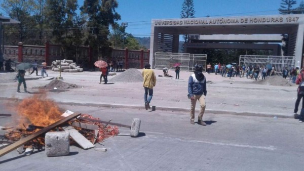 Desalojan a protestantes que se habían tomado bulevar Suyapa para exigir justicia por crimen de Berta Cáceres