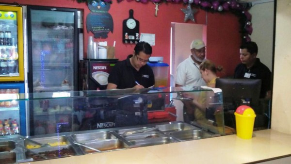 Honduras: Alimentos vencidos y otros hallazgos durante operativos en negocios