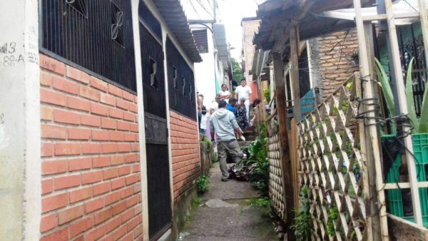 Muere un adulto mayor tras una caer de unas gradas en colonia La Joya