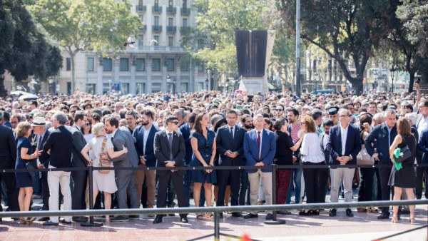 El Barça guarda un minuto de silencio en homenaje a víctimas de atentados
