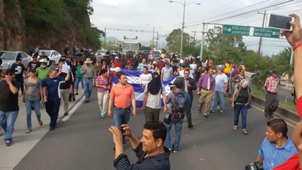 Policía evita toma de carreteras por parte de la Resistencia