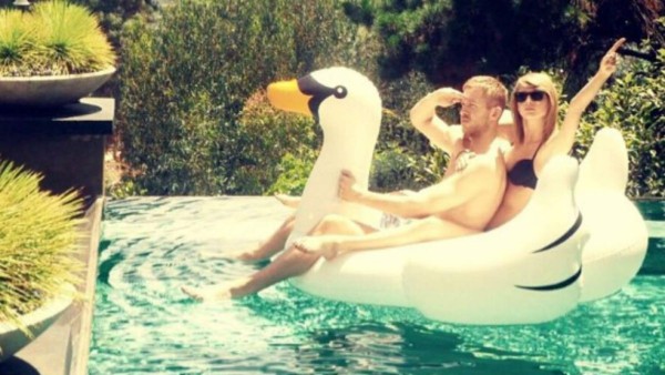 Calvin Harris ya felicitó a su novia Taylor