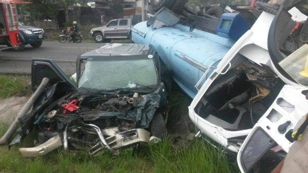 Seis heridos tras brutal colisión vehicular en salida a Olancho