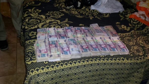 Honduras: Cigarros de contrabando, armas y dinero decomisan a la banda de Los Carrillo