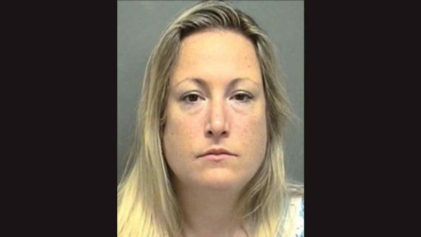 Una mujer ganó la lotería y se fue a defecar al escritorio de su jefe