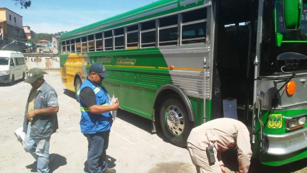 Multa de 2,800 lempiras pagarán unidades de transporte sin permisos durante Semana Santa 2019