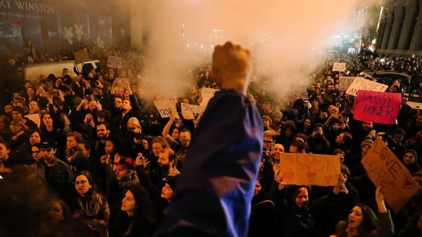 Buscan a autor de disparos en protesta antiTrump en EEUU