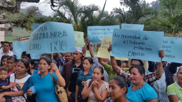 Pobladores protestan contra nombramiento de nuevo alcalde