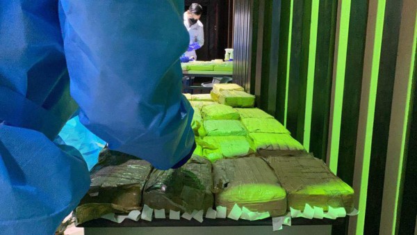 ¿Qué significa la imagen de un águila en la presunta droga hallada al alcalde de Roatán?