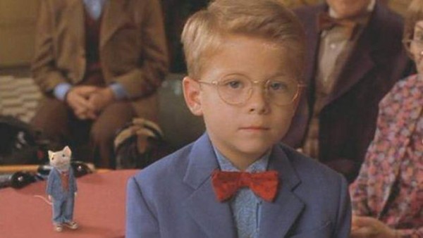 El radical cambio del niño de la película Stuart Little