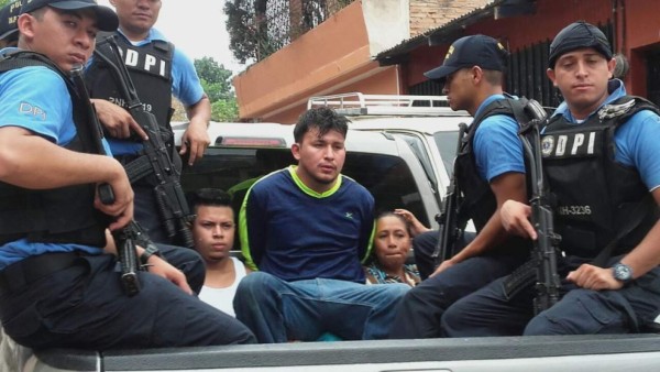 Capturas y decomiso de droga en operativos en colonia 3 de mayo
