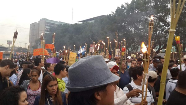 'Marcha de las Antorchas' vuelve a las calles