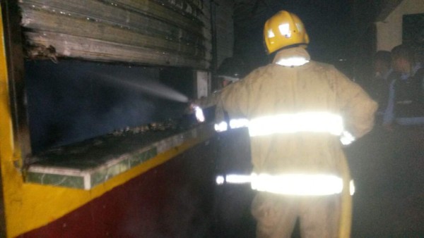 Incendio consume puestos en mercado San Isidro de La Ceiba