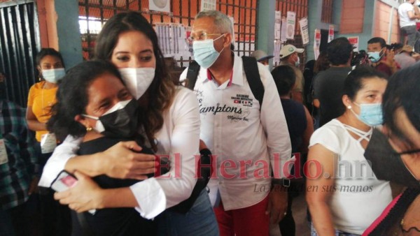 FOTOS: 'Pichu Zelaya', precandidata a diputada, votó en UNAH