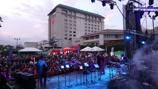 banquete musical por el décimo aniversario de 'la hora del té”
