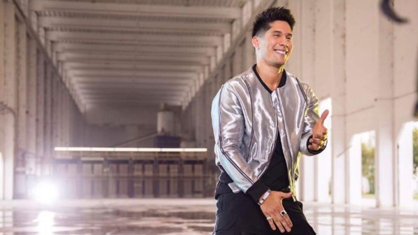 La espectacular propuesta de matrimonio del cantante Chyno Miranda a su novia