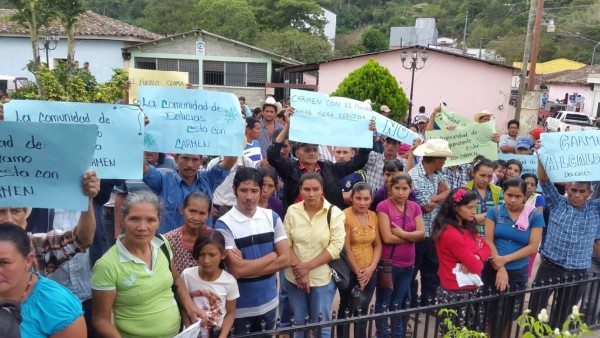 Pobladores protestan contra nombramiento de nuevo alcalde