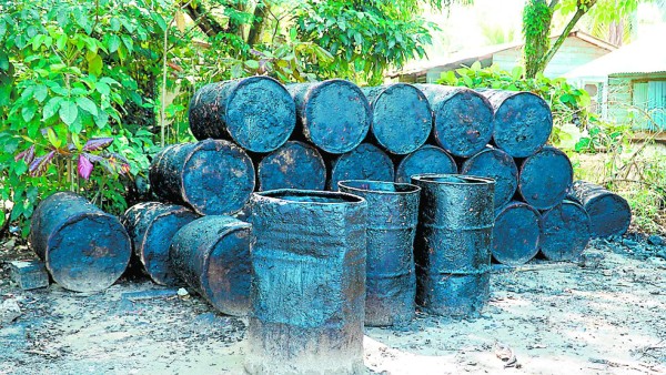 En solar a nombre de iglesia tenían combustible hurtado