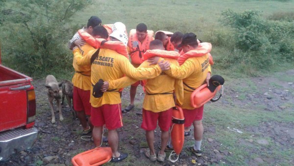 Agente de la DPI se lanza de puente al río Choluteca