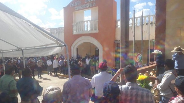 Consternación en velorio del alcalde José Lorenzo 'Lenchito' Bejarano (FOTOS)
