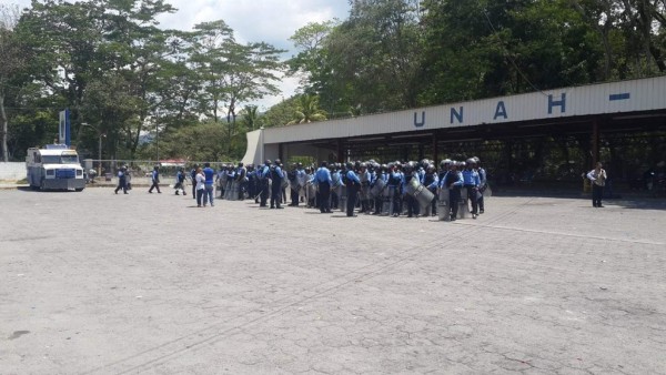 Honduras: Policía desaloja a estudiantes que mantenían tomada la UNAH-VS