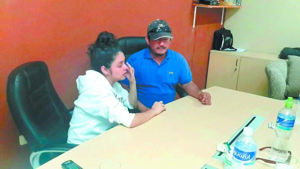 Paola Paz y su novio se encuentran con su padre