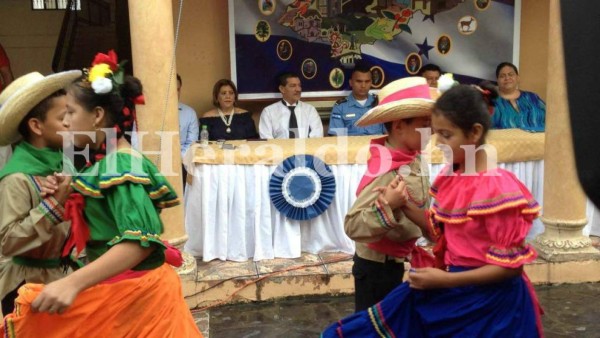 Hondureños celebran con patriotismo el Día de la Bandera Nacional